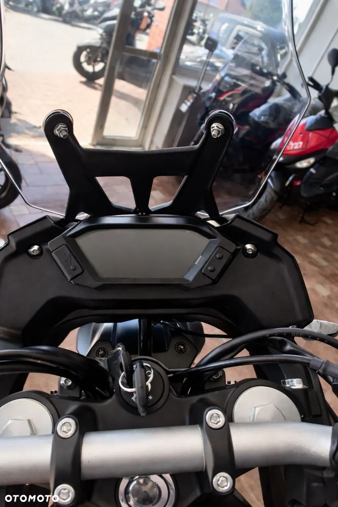 VOGE 300GY RALLY - 10