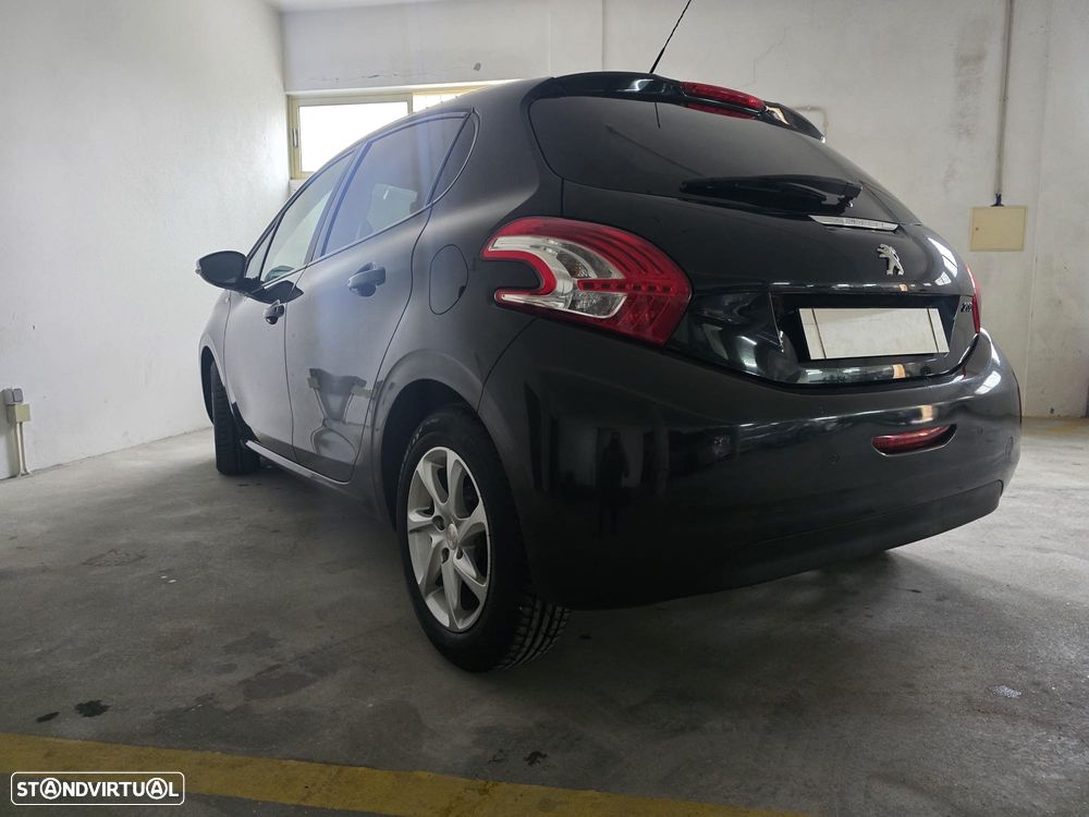 Peugeot 208 1.2 PureTech Style - 18