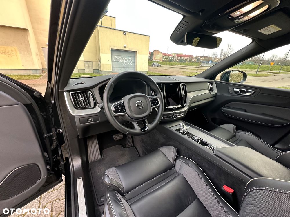 Volvo XC 60 B4 B Plus Dark - 34