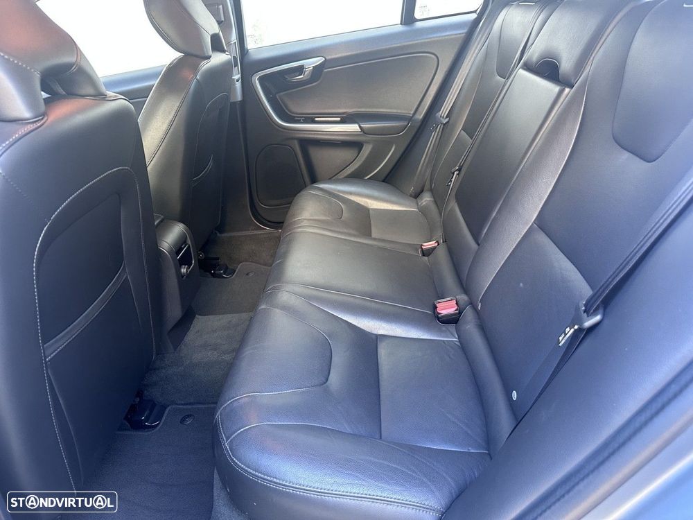 Volvo V60 Cross Country 2.0 D3 Pro Geartronic - 14