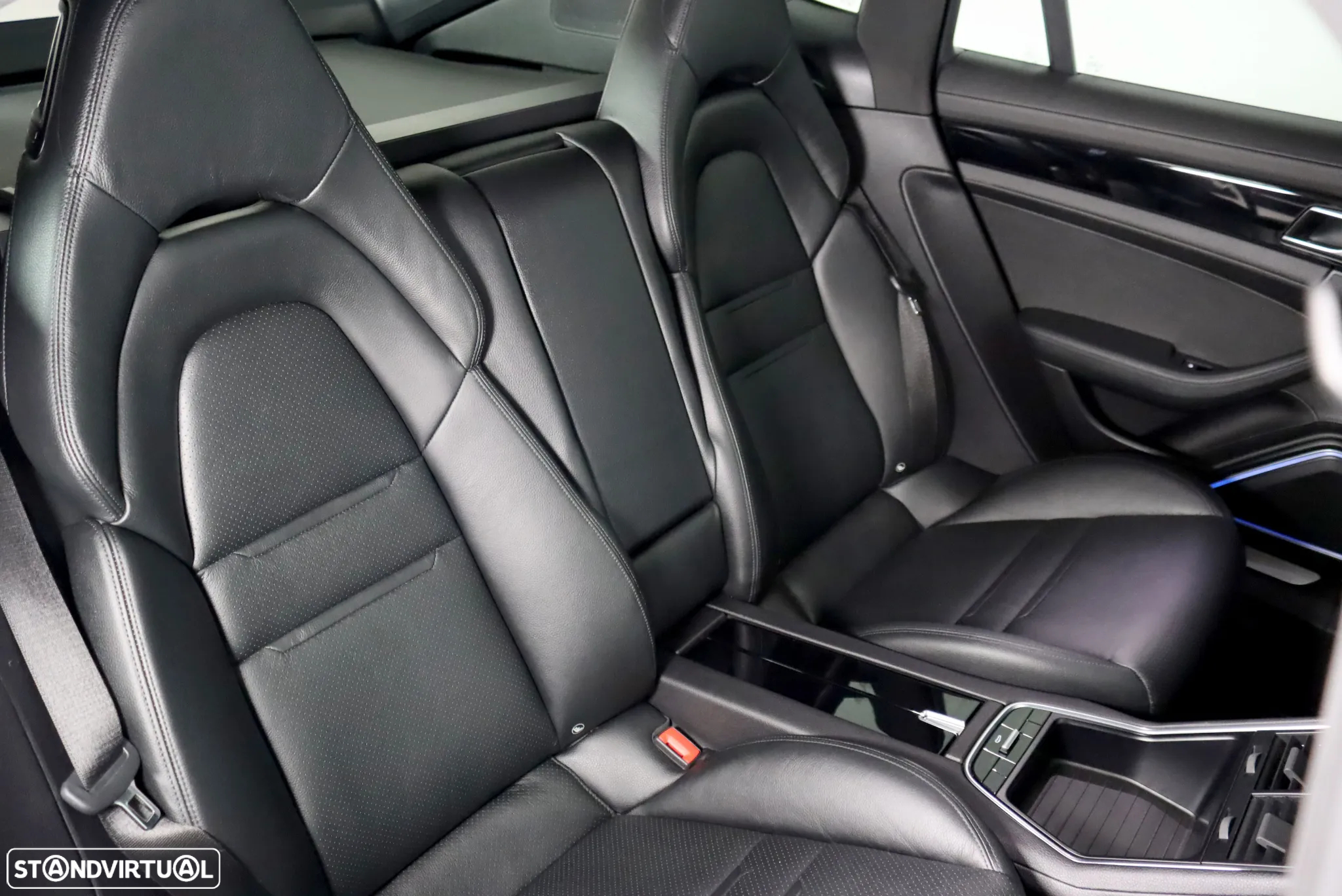 Porsche Panamera 4 E-Hybrid - 28