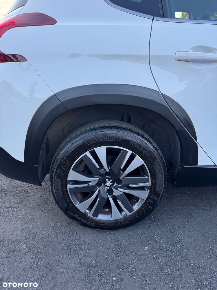 Peugeot 2008 1.2 Pure Tech GPF Allure S&S EAT6 - 11