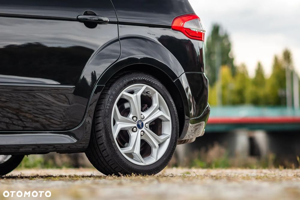 Ford S-Max - 16