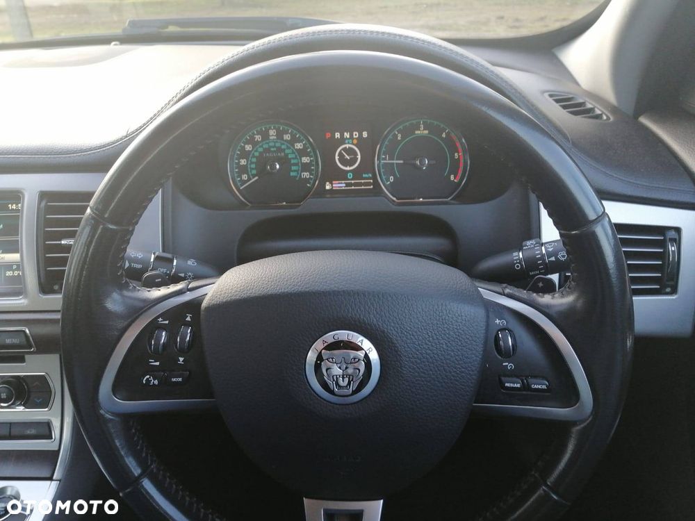 Jaguar XF 2.2 D - 11