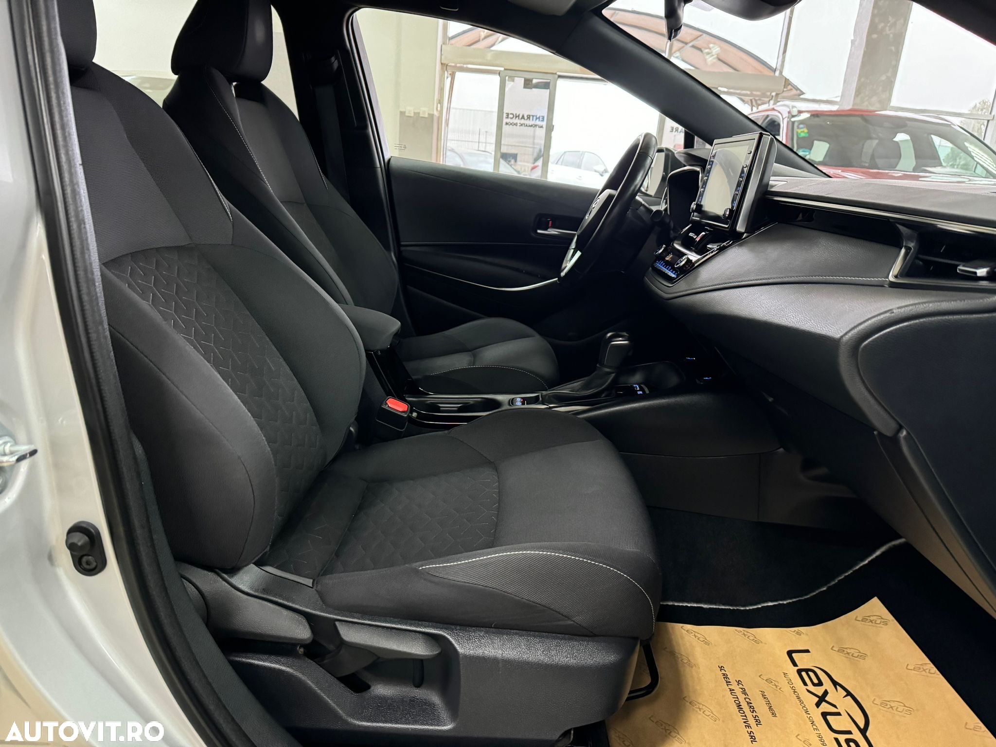 Toyota Corolla 1.8 HSD Business - 15