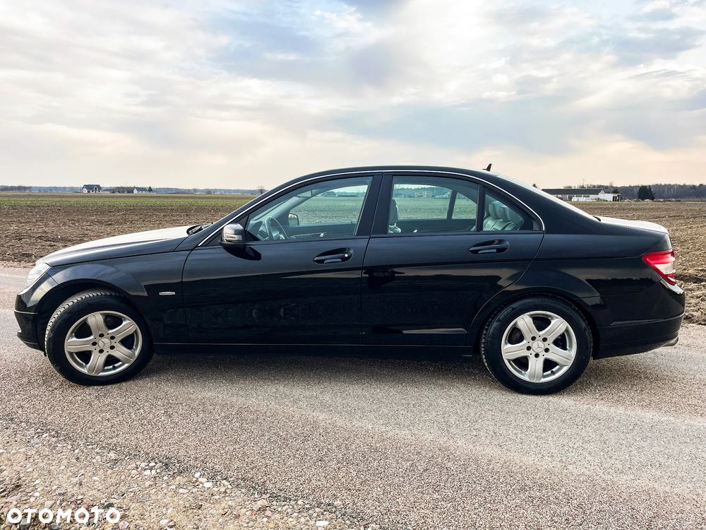 Mercedes-Benz Klasa C 180 CGI BlueEFFICIENCY Avantgarde - 4