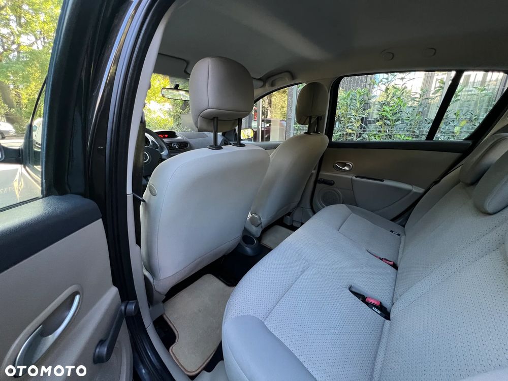 Renault Clio - 12