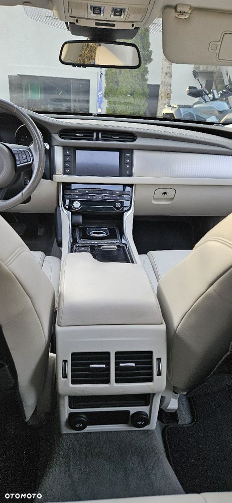Jaguar XF 3.0 V6 Prestige - 24