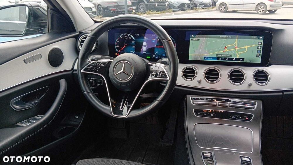 Mercedes-Benz Klasa E 220 d 4-Matic AMG/Avantgarde - 12