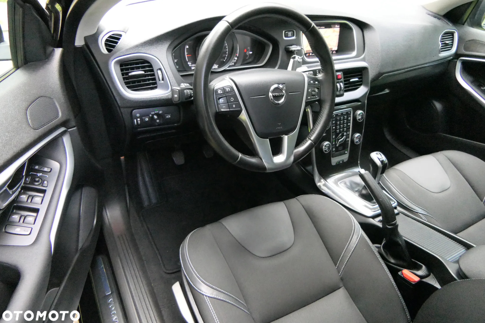 Volvo V40 T3 Drive-E Momentum - 15