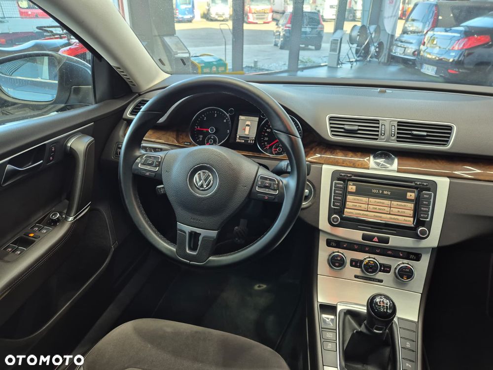 Volkswagen Passat 2.0 TDI BlueMotion Technology Highline - 18