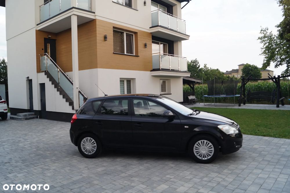 Kia Ceed - 35