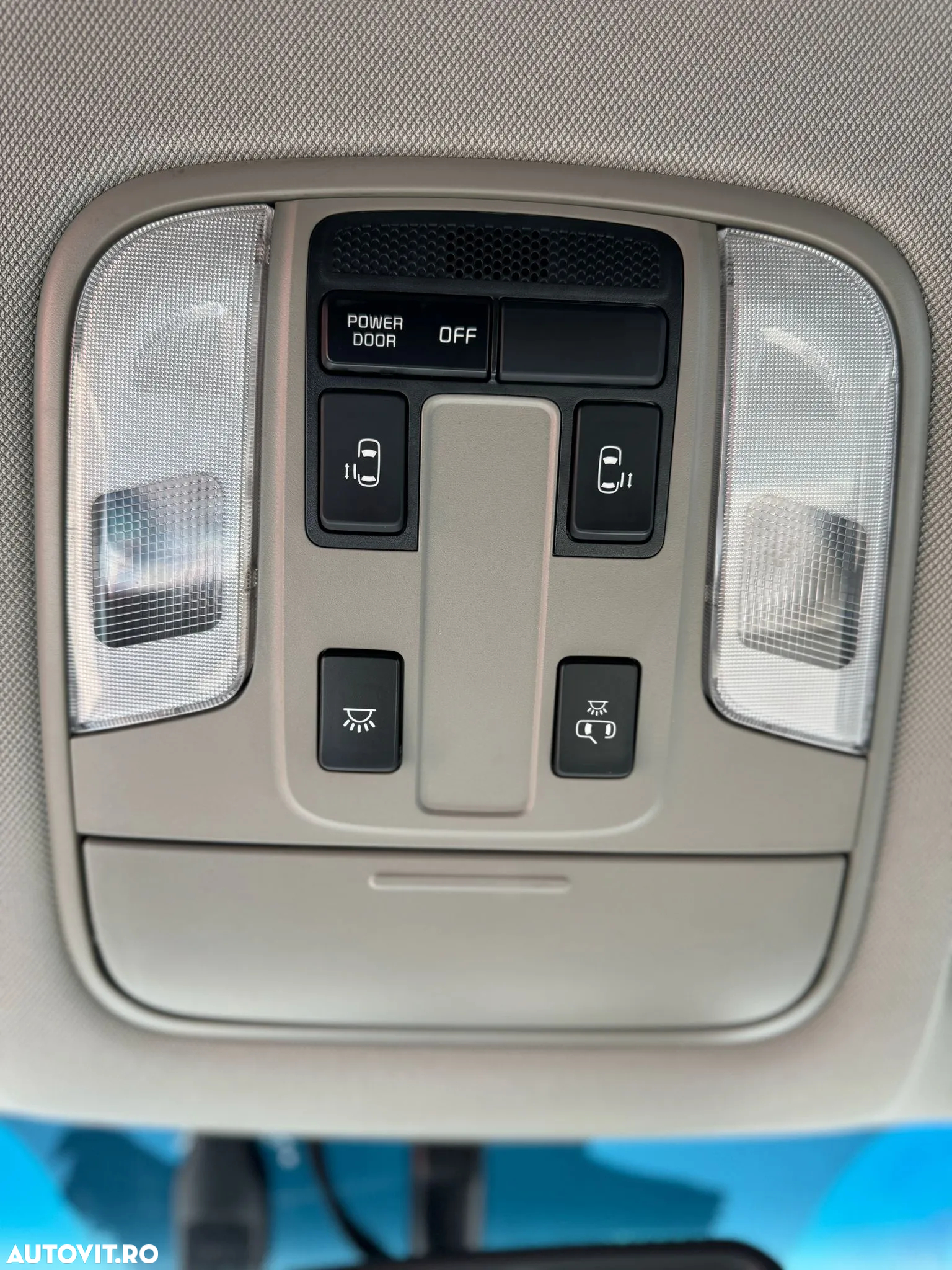 Kia Carnival - 21