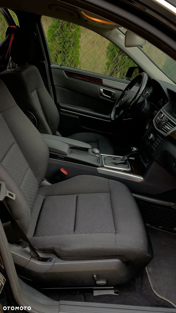 Mercedes-Benz Klasa E ver-220-t-cdi-dpf-blueefficiency-automatik - 13