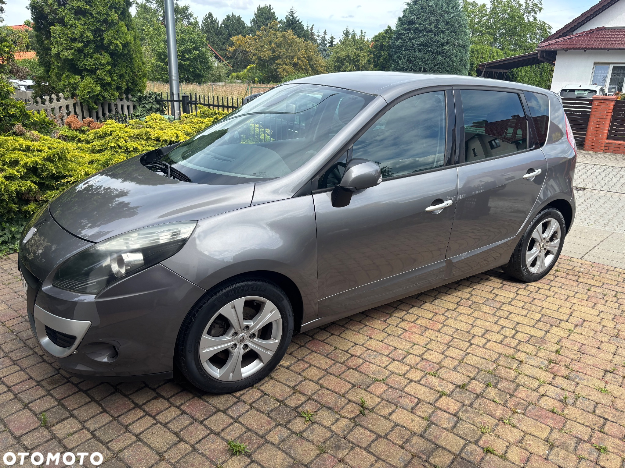 Renault Scenic 1.9 dCi FAP Dynamique - 4