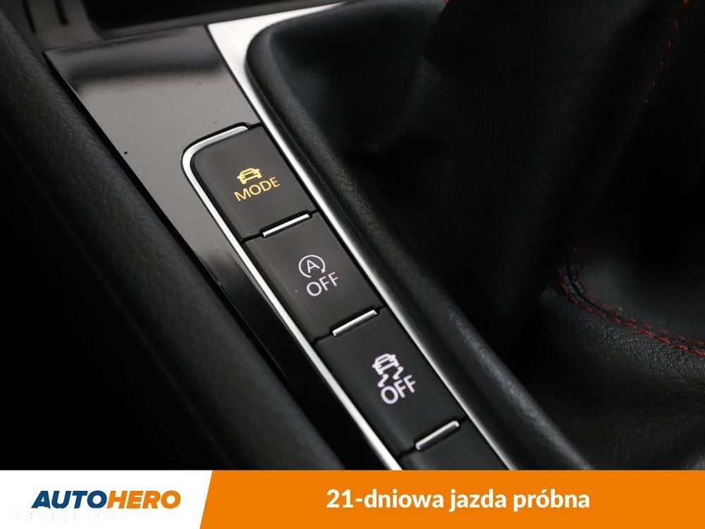 Volkswagen Golf - 27