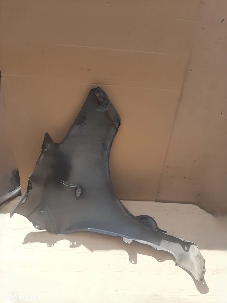 Błotnik TOYOTA YARIS II  D4D  prawy lub lewy - 4