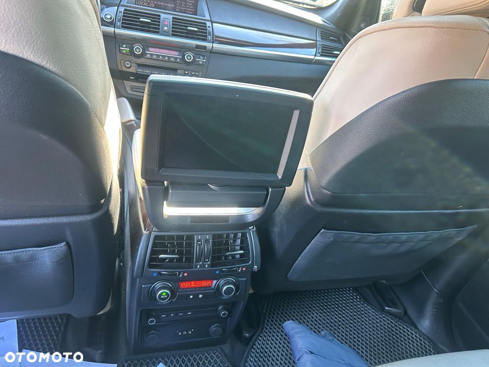 BMW X6 50i xDrive - 16
