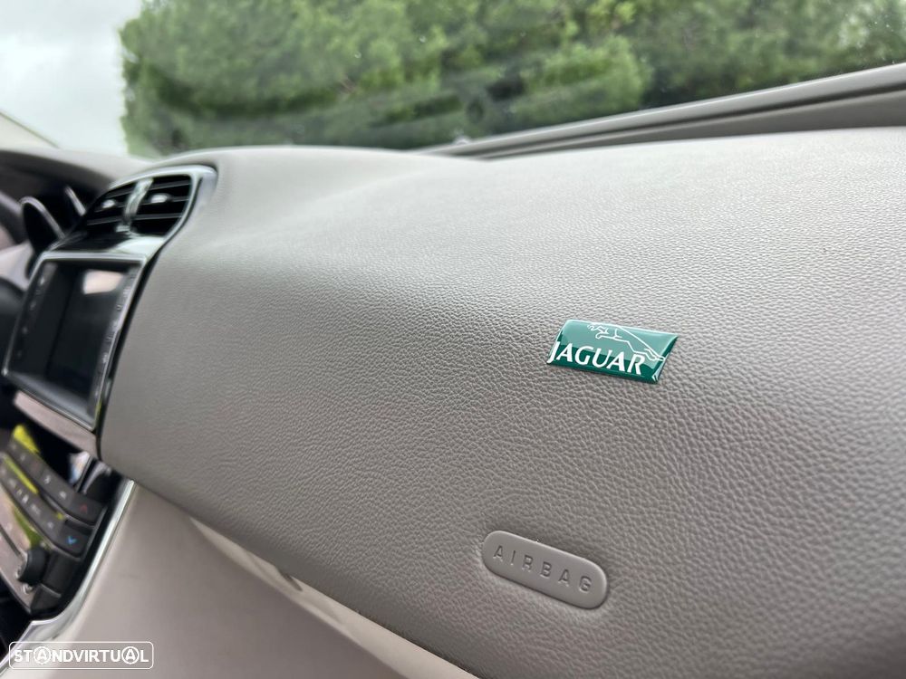 Jaguar XE 2.0 D Prestige AWD Aut. - 54