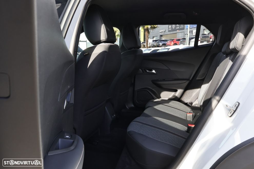 Peugeot e-2008 Allure - 18