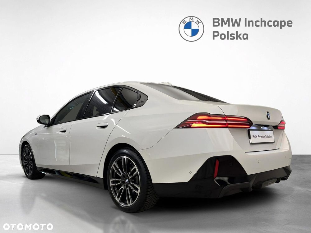 BMW Seria 5 520i mHEV M Sport - 3