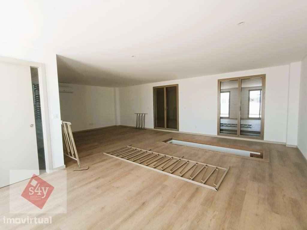 Dúplex com Terraço e Garagem Box! - Grande imagem: 2/26