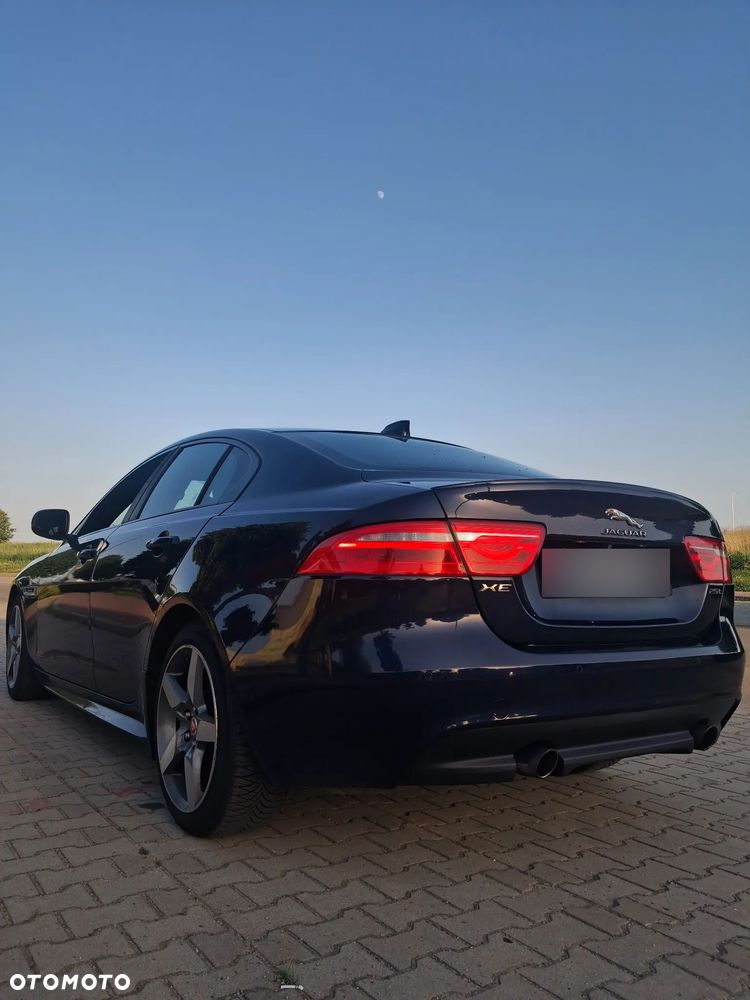 Jaguar XE 2.0 T R-Sport - 6