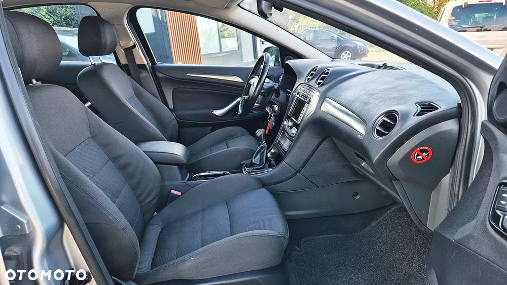 Ford Mondeo 2.0 FF Ghia - 36