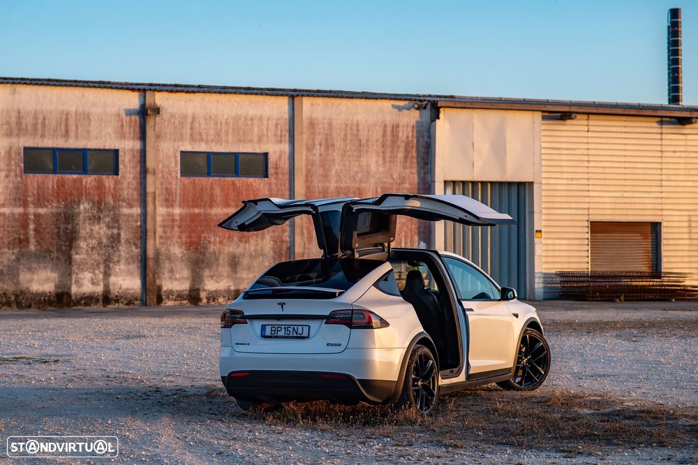 Tesla Model X P100D - 27