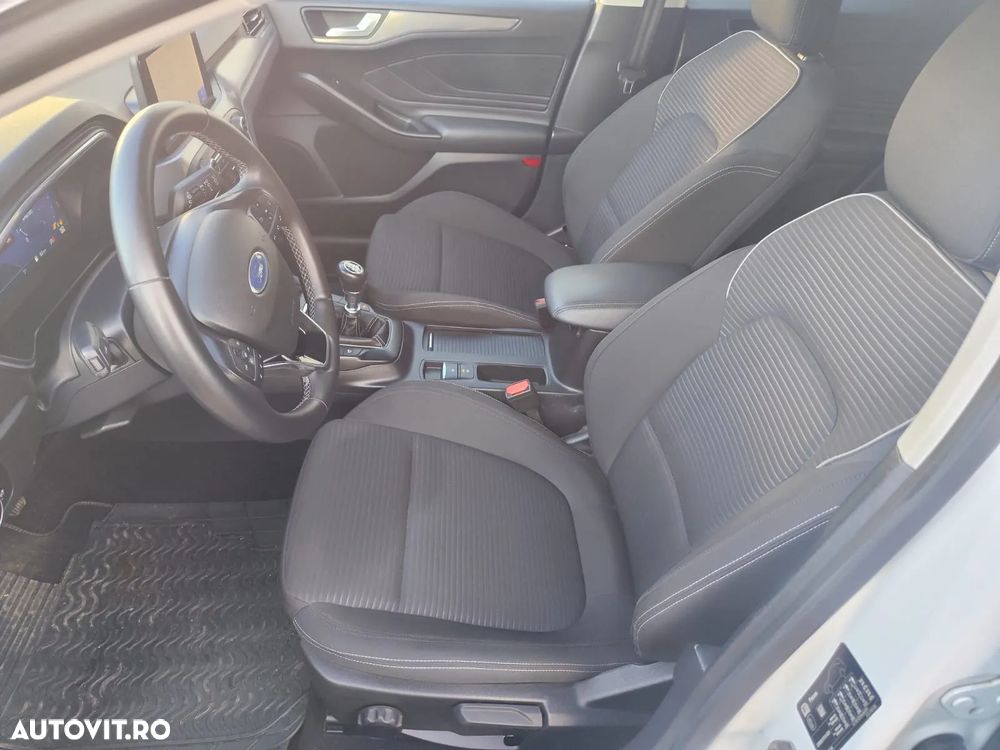 Ford Focus 1.0 EcoBoost 6MT MHEV Titanium - 17