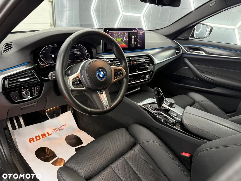 BMW Seria 5 530e xDrive M Sport sport - 33