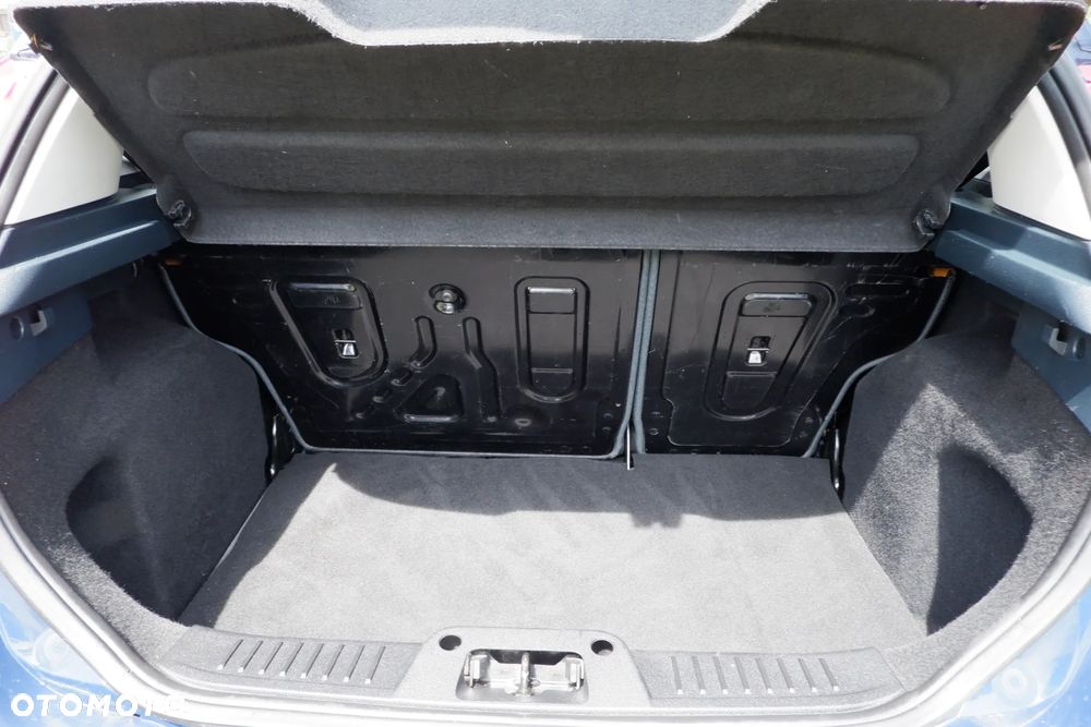 Ford Fiesta 1.4 Trend EU5 - 11