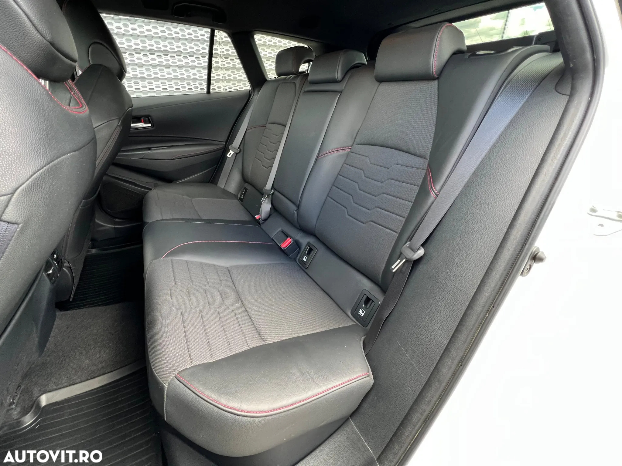 Toyota Corolla 1.8 HSD TS Exclusive Plus tapiterie Gri - 12
