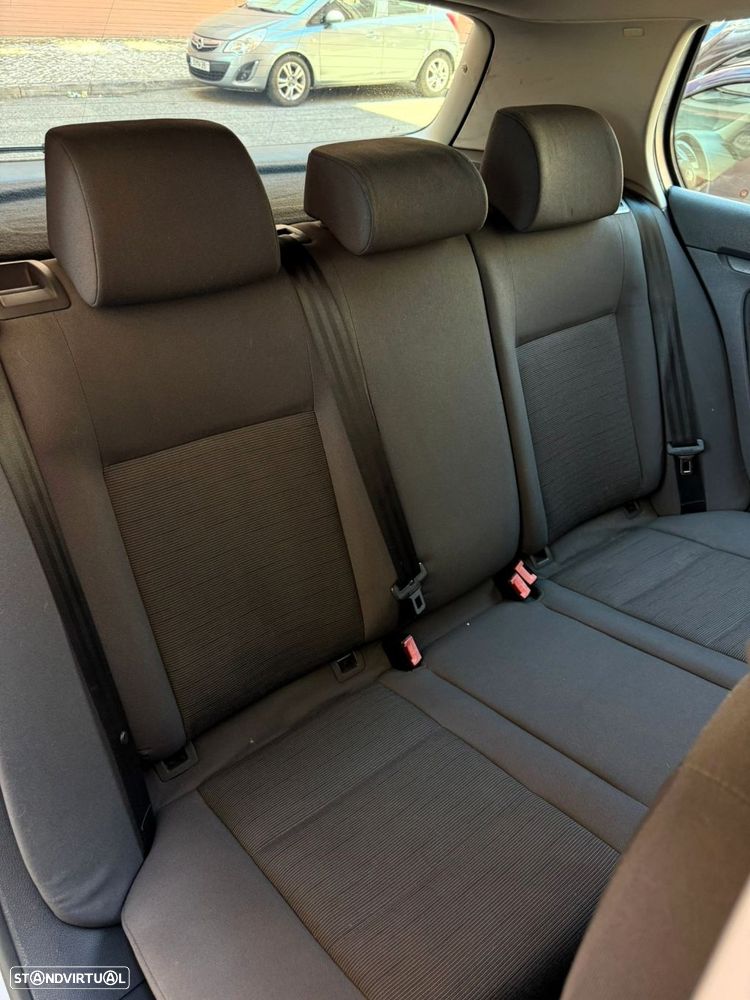 VW Golf 1.9 TDi 6V Trendline AC - 15