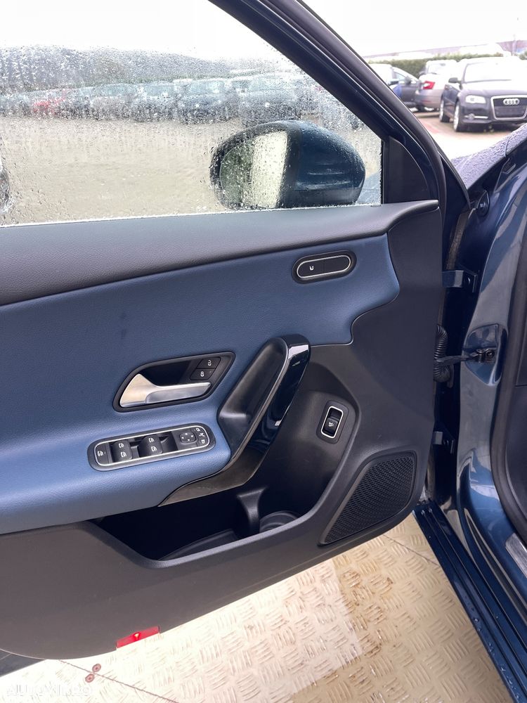 Mercedes-Benz A 180 d Sedan Aut. - 29