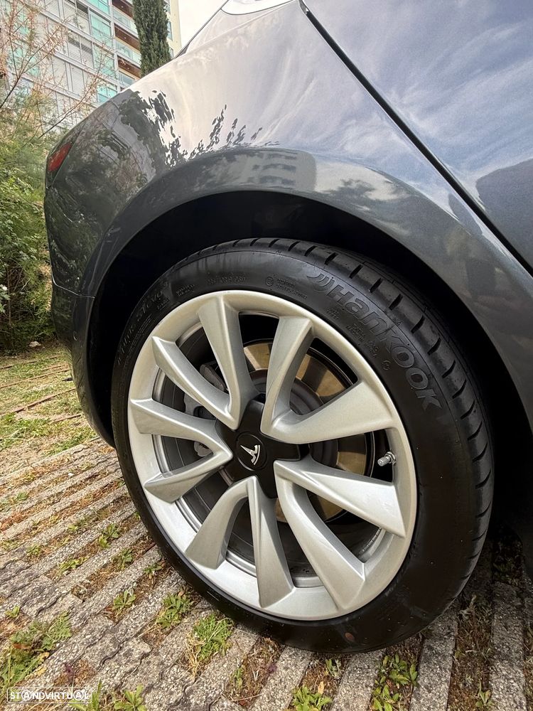 Tesla Model 3 - 12