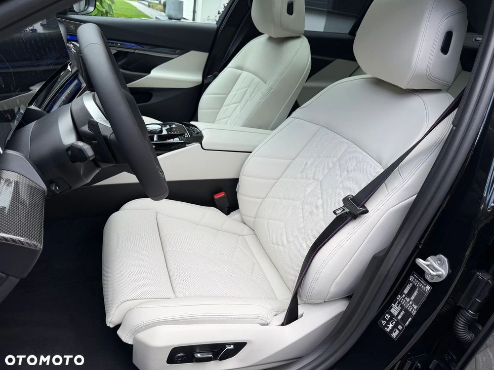 BMW Seria 5 520d xDrive mHEV M Sport - 17