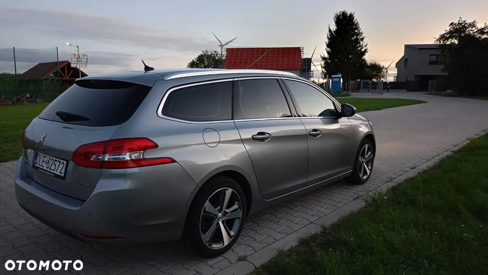 Peugeot 308 - 8