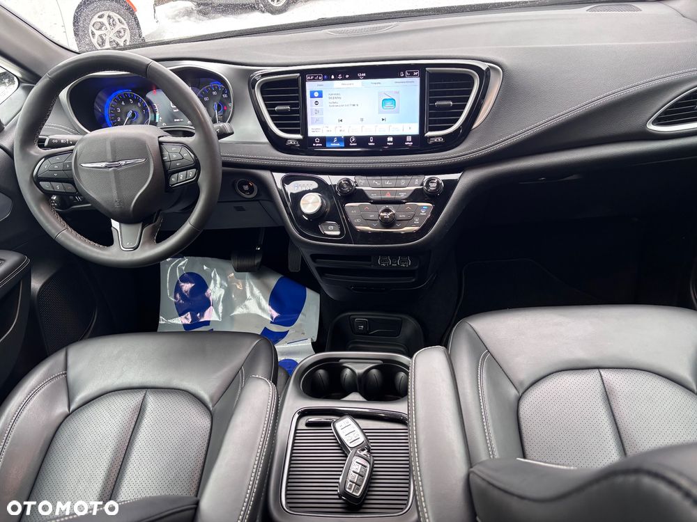Chrysler Pacifica - 17