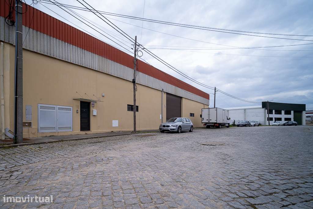 Armazém Industrial em Paços de Brandão com 304 m2 - Grande imagem: 3/10