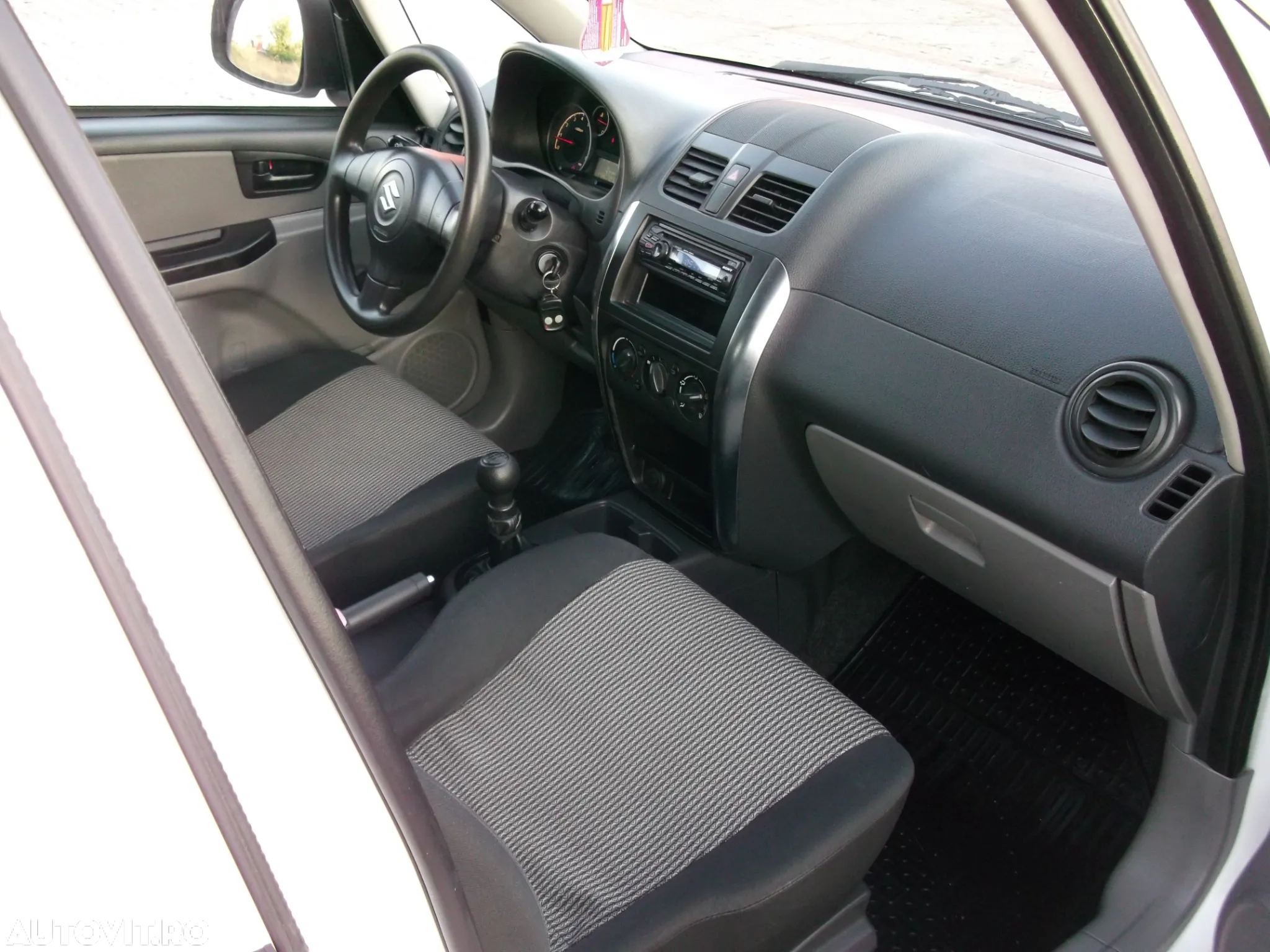 Suzuki SX4 1.6L 2WD GS - 8