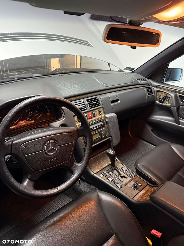 Mercedes-Benz Klasa E ver-320-4--matic-t-avantgarde - 8