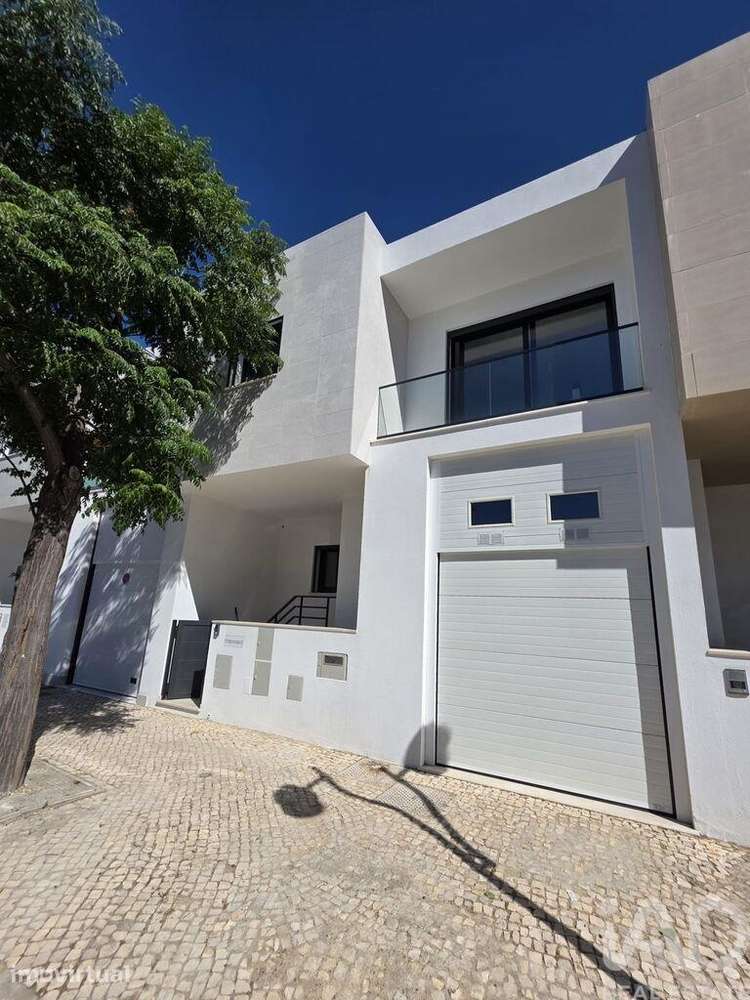 Casa / Villa T3 em Vila Real de Santo António de 188,00 m2 - Grande imagem: 2/30