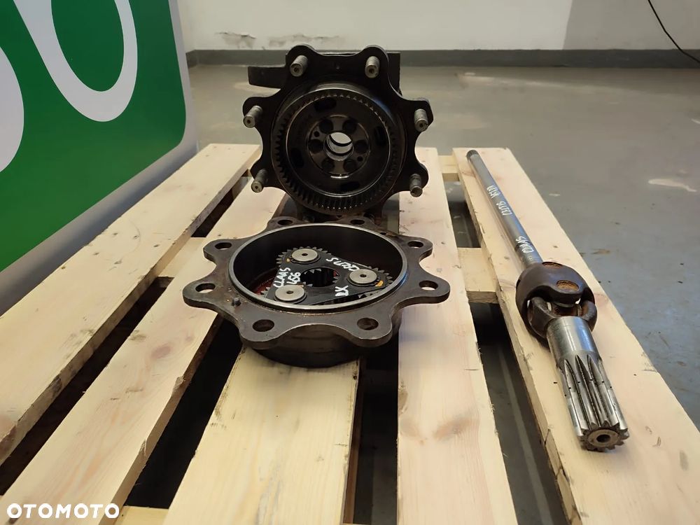 Zwolnica zwrotnica 18911 piasta półoś CLAAS CELTIS 456 RX - 4