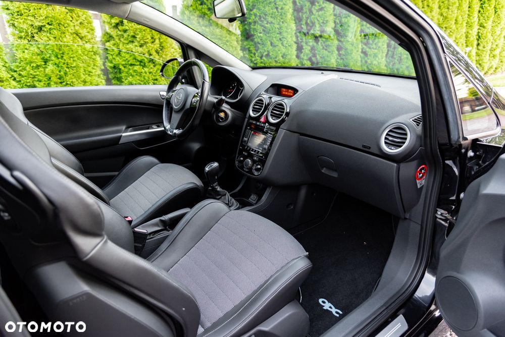 Opel Corsa 1.6T OPC - 23