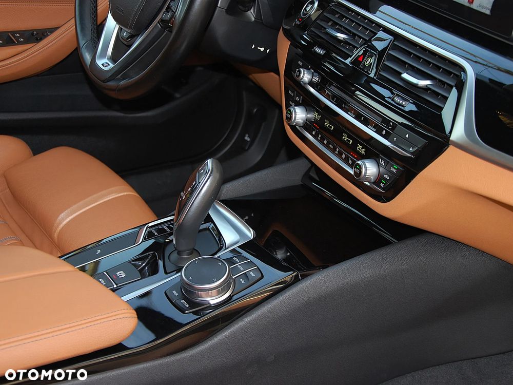 BMW Seria 5 520d xDrive M Sport sport - 25