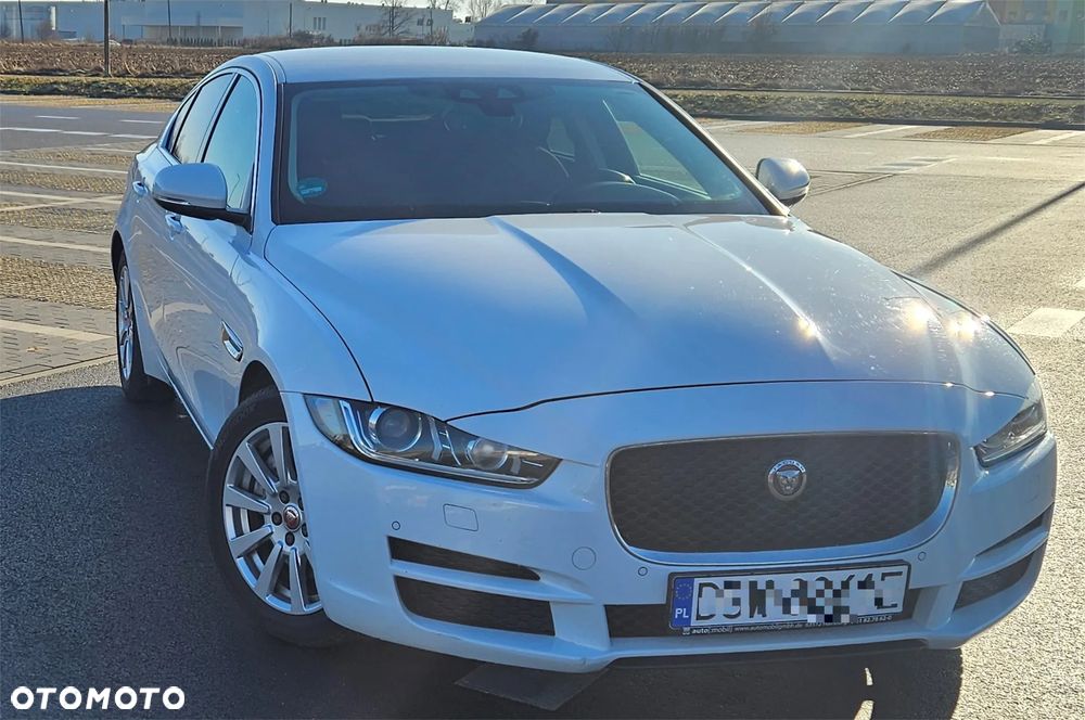 Jaguar XE 2.0 D Prestige - 1