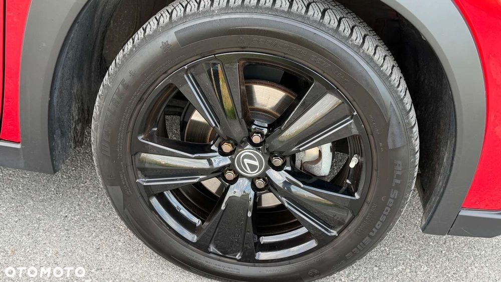 Lexus UX - 10