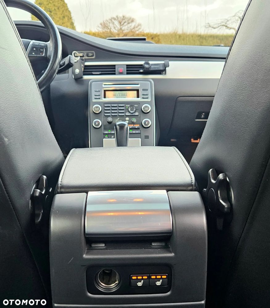 Volvo V70 D5 Summum - 24