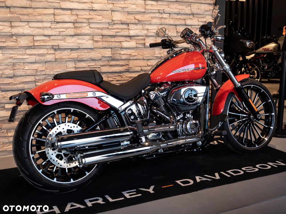 Harley-Davidson Softail Breakout - 3